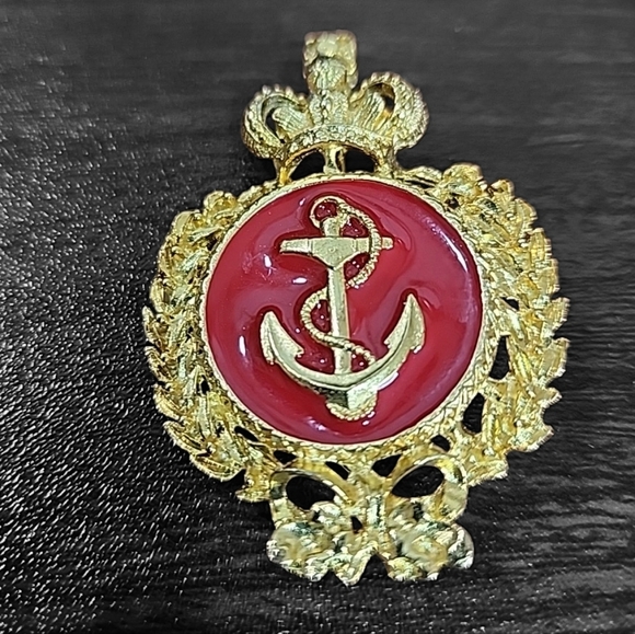 Vintage  brooch pin anchor gold tone with red enamel - Picture 1 of 4